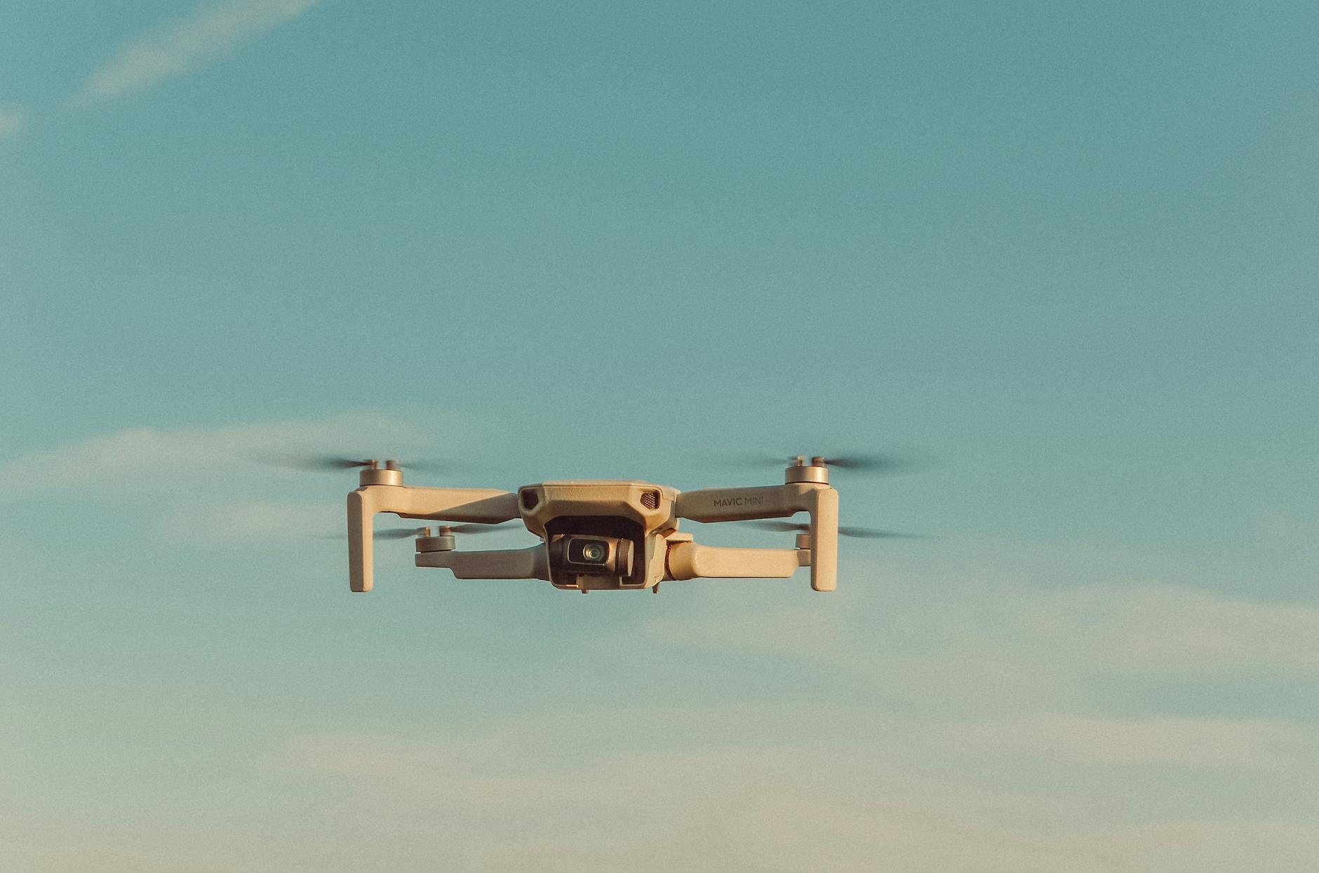 Cuneo Levaldigi, drone da 32 kg vicino alla pista: scalo bloccato