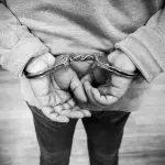 Cuneo, finto agente deruba un’80enne: arrestato 37enne