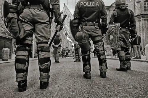 Cuneo, controlli della Polizia: 574 identificati e 5 attività sanzionate